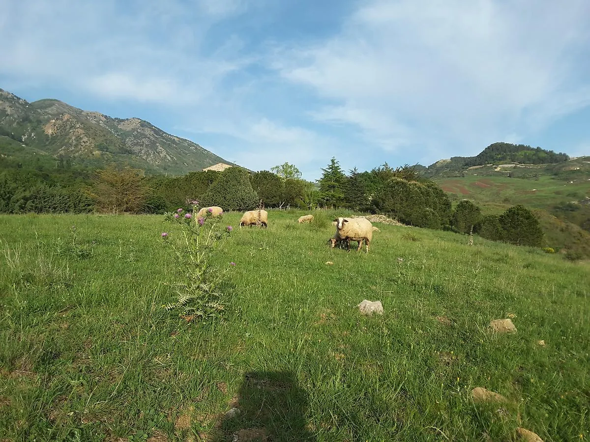 Villa Giardino Donna Lavia à Polizzi Generosa Séjour à la ferme